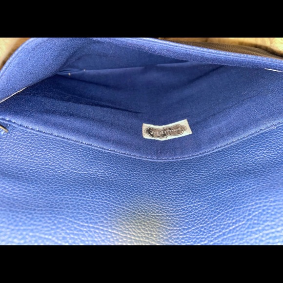 Mud Pie blue cross body clutch with gold chain and tassel - Picture 4 of 4